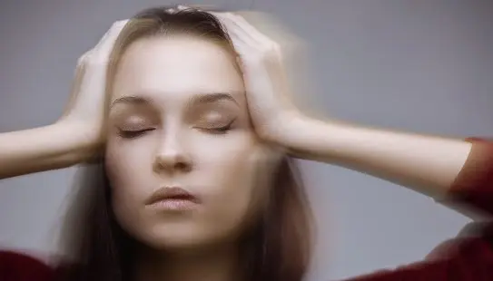 Dame med Virus på balansenerven